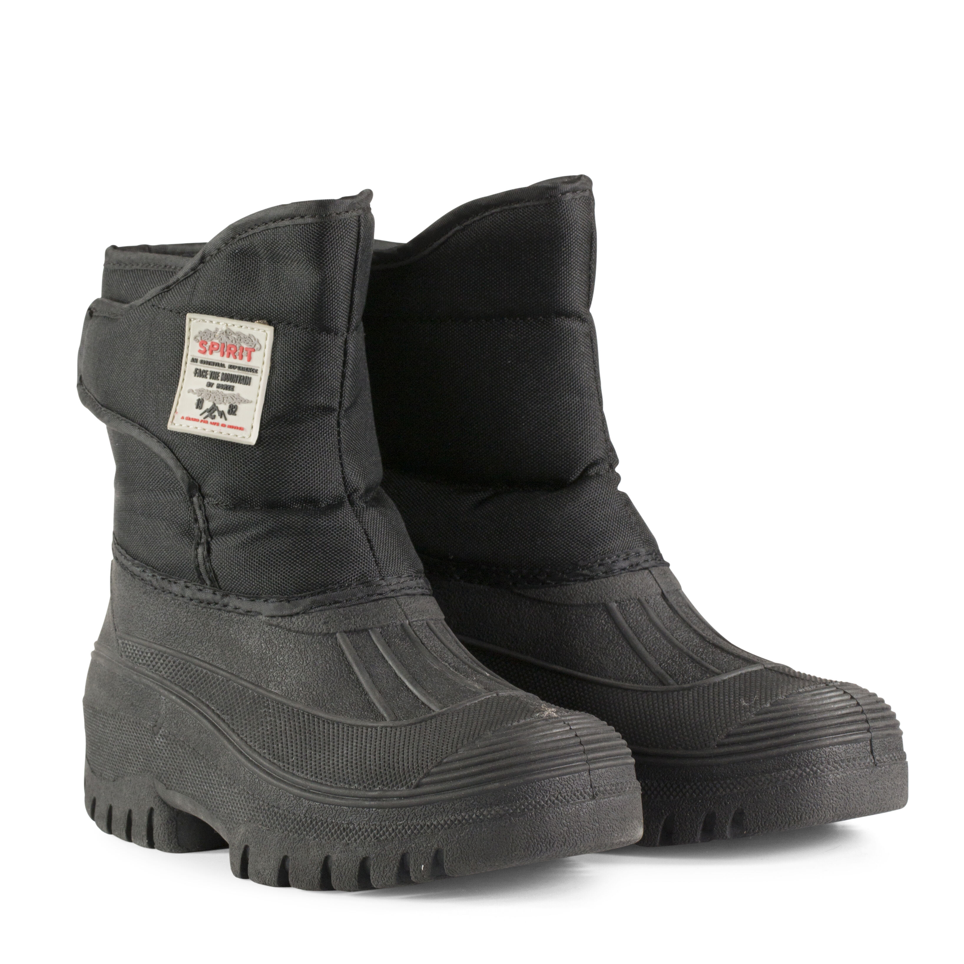 Best yard boots for winter deals