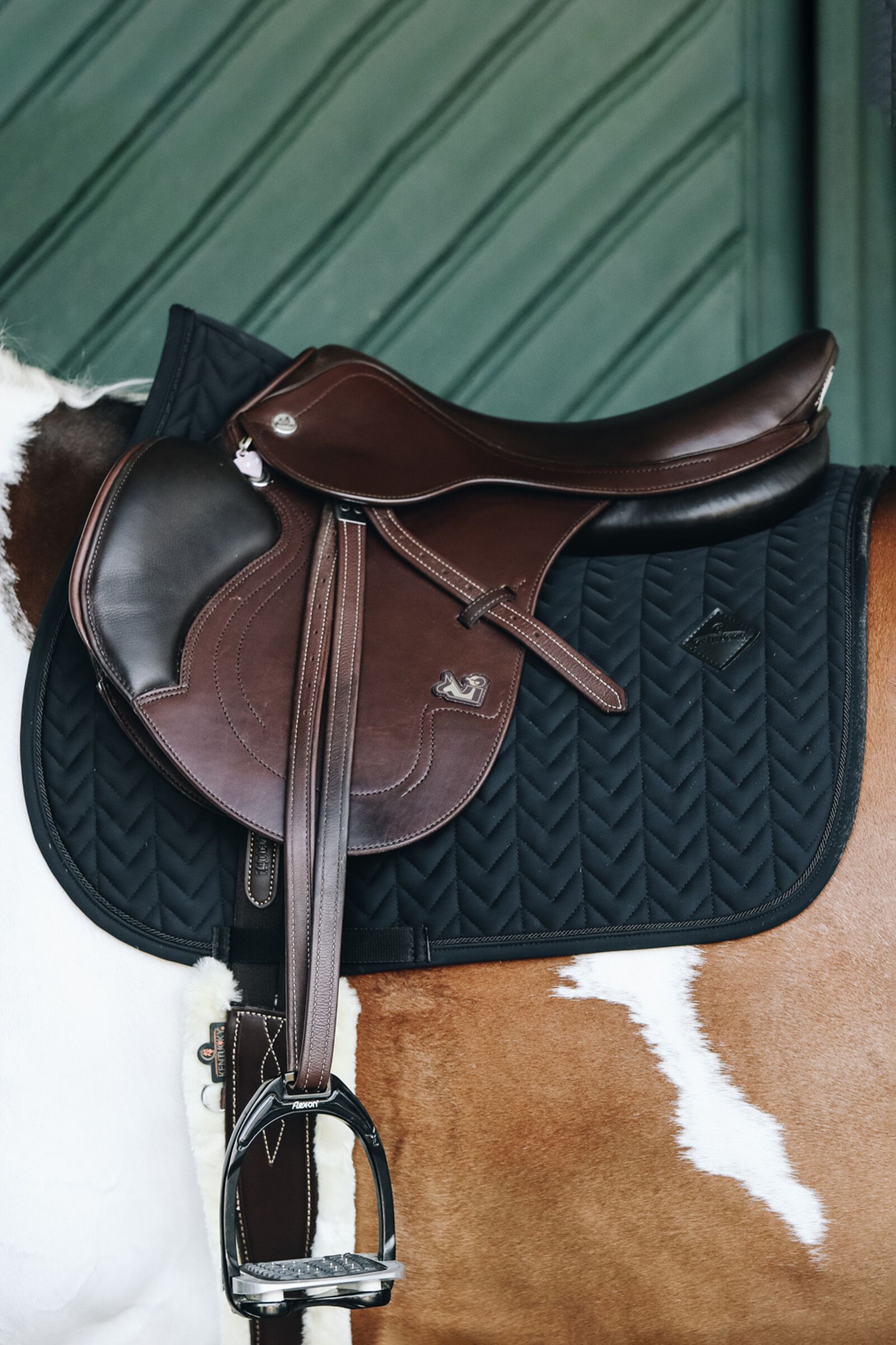Buy affordable Saddle Pads Black now | horze.eu